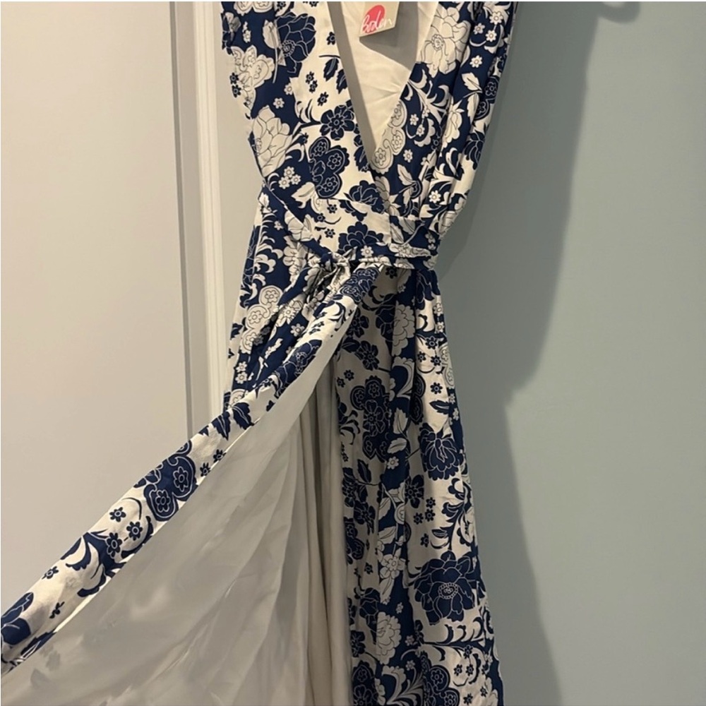 Boden dress NWT silk wrap dress Blue Floral V-Neck Midi Dress, summer stunner! - Picture 7 of 9